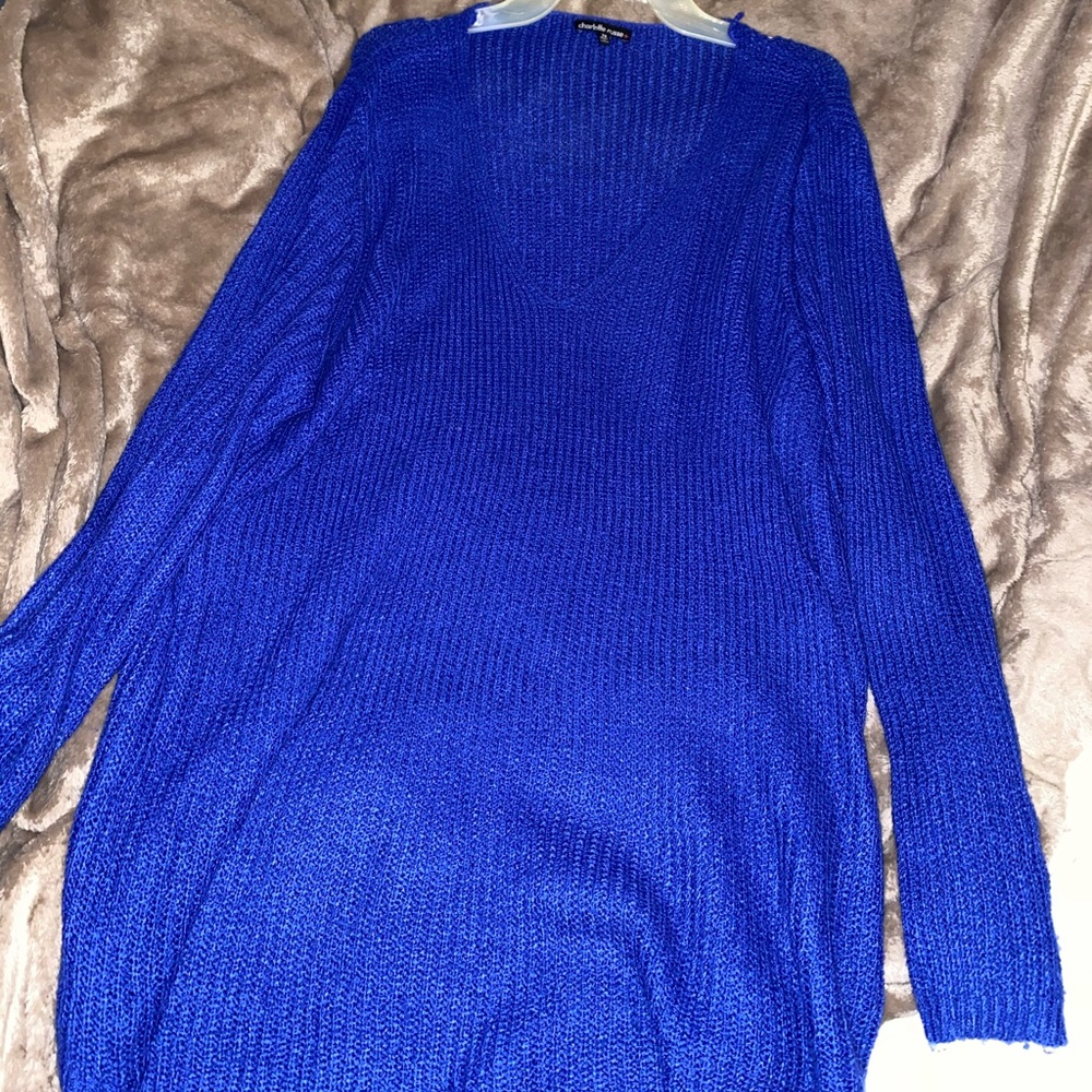 Long v-neck sweater